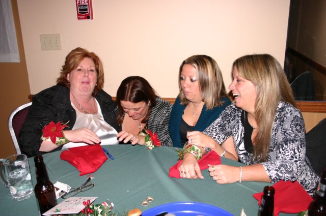 ladiesauxxmas01.jpg