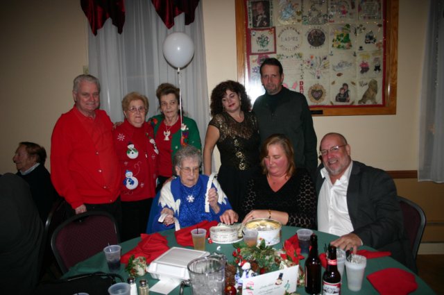 ladiesauxxmas04.jpg