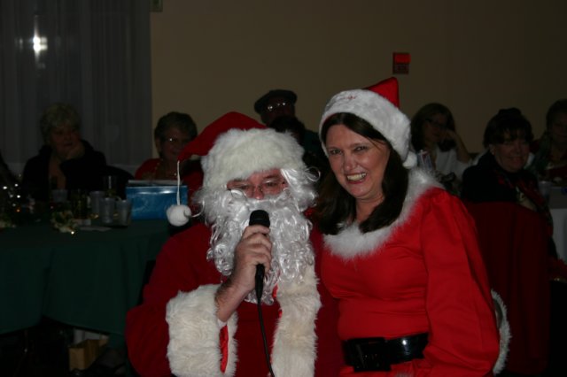 ladiesauxxmas32.jpg