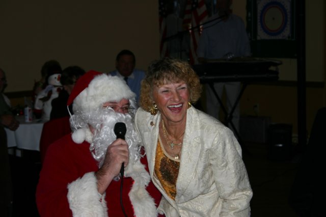 ladiesauxxmas39.jpg