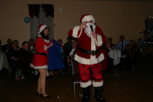 ladiesauxxmas54.jpg