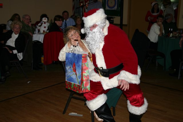 ladiesauxxmas58.jpg