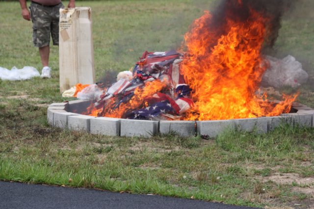 flagburning201048.jpg
