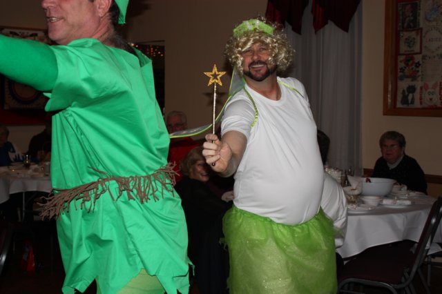 ladiesauxxmas005.jpg