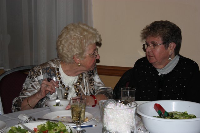 ladiesauxxmas024.jpg