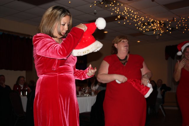ladiesauxxmas042.jpg