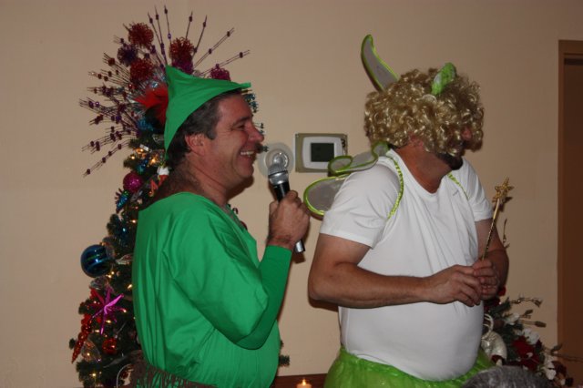ladiesauxxmas048.jpg