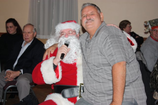 ladiesauxxmas070.jpg