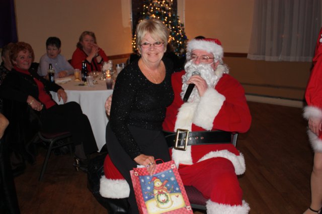 ladiesauxxmas072.jpg