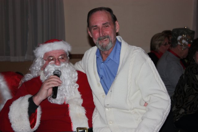 ladiesauxxmas076.jpg