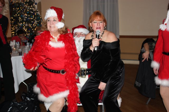 ladiesauxxmas089.jpg