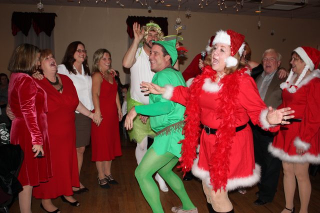 ladiesauxxmas093.jpg