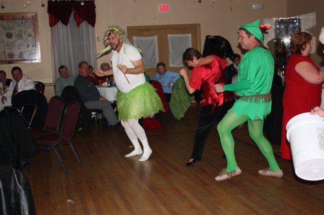 ladiesauxxmas096.jpg