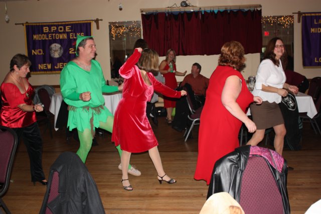 ladiesauxxmas097.jpg