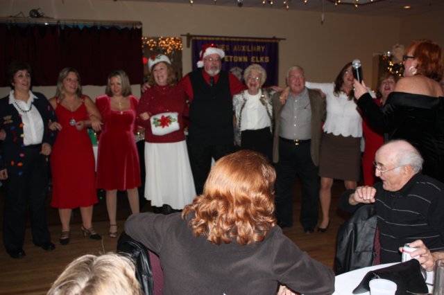 ladiesauxxmas111.jpg
