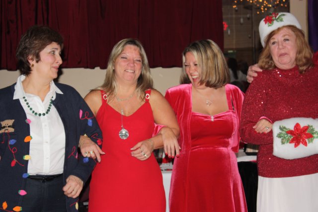 ladiesauxxmas114.jpg