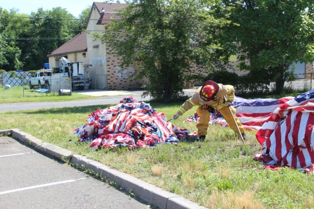 flagburning55.jpg