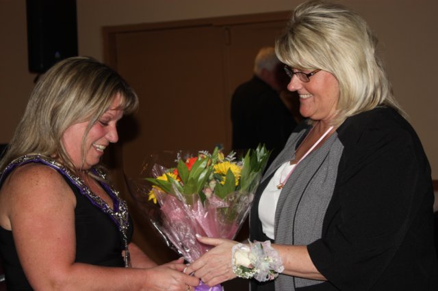 ladiesinstall090.jpg
